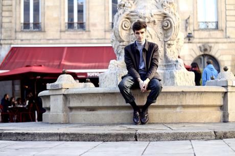 BLOG-MODE-HOMME-somewhere-clothing-casual-look-tenue-este-laine-courte-tweed-col-roulé-cachemire-bordeaux-simple-elegant-place-du-parlement