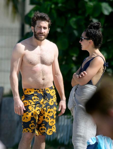 STYLE : Jake Gyllenhaal and Mark Wahlberg, shirtless, but with Vilebrequin swimshorts