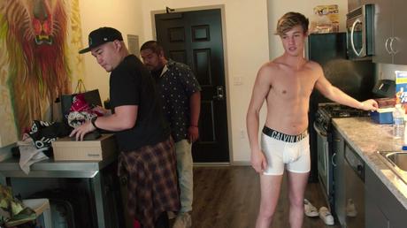 STYLE : Cameron Dallas in CK undie