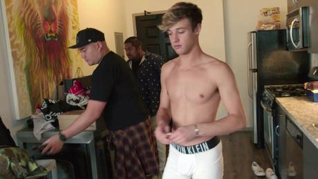 STYLE : Cameron Dallas in CK undie