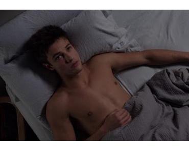 SEXY : Cameron Dallas shirtless in American Odyssey