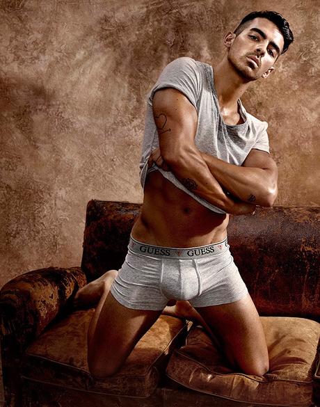 SEXY : GUESS who is Joe Jonas