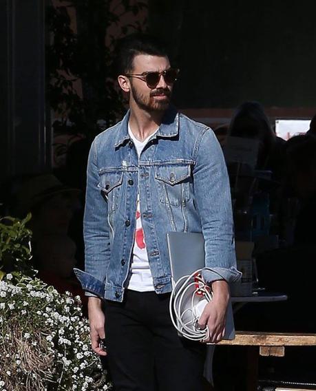 STYLE : Joe Jonas with a Palm Angels denim jacket