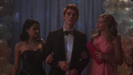 RIVERDALE : pink ball dress for Betty in s1ep01