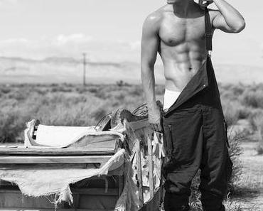 SEXY : Gregg Sulkin shirtless for Flaunt magazine.