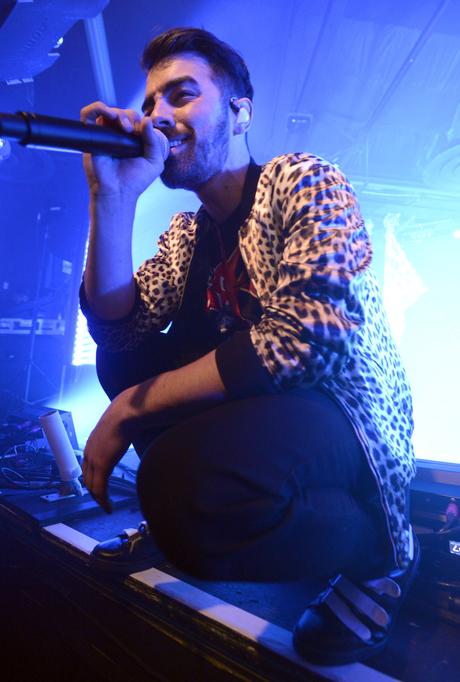 STYLE : Joe Jonas wearing a leopard print jacket