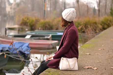 L’année commence en manteau bordeaux