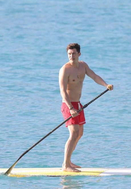 STYLE : Orlando Bloom in Dan Ward swim shorts