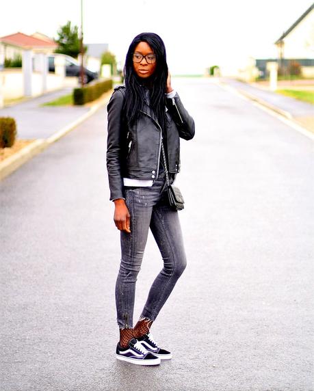 fishnets-trend-sneakers-vans-old-skool-leather-jacket