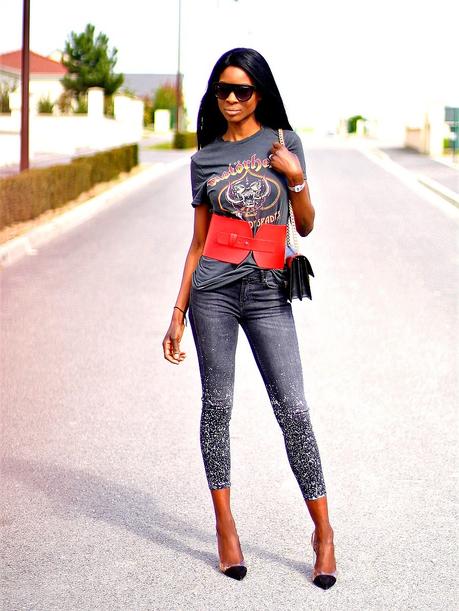 look-rock-tendance-corset-jeans-slim-taches-peinture-escarpins-prespex