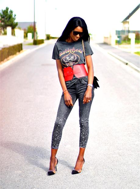 t-shirt-imprimé-rock-corset-jeans-slim-taches-peinture-escarpins-prespex