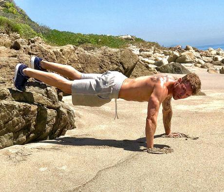 SEXY : Hot summer with Ryan Phillippe in Men’s Fitness