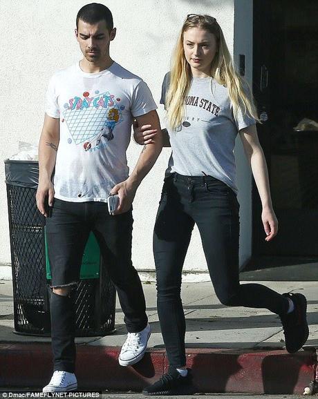 STYLE : Joe Jonas and the Stray Cats