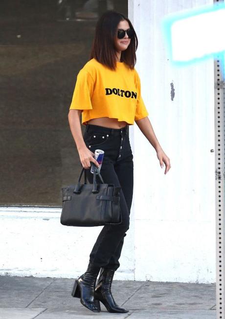 Comment Selena Gomez porte ses boots?