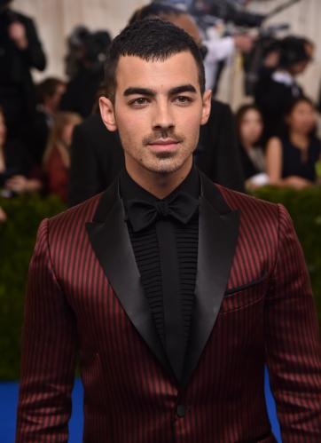 STYLE : Joe Jonas, the Met Gala 2017’s Most Elegant Red Carpet Fashion Look