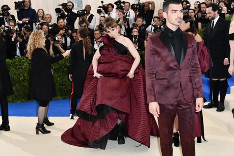 STYLE : Joe Jonas, the Met Gala 2017’s Most Elegant Red Carpet Fashion Look