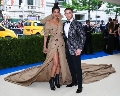 STYLE : Nick Jonas at the Met gala with a Ralph Lauren silk tuxedo