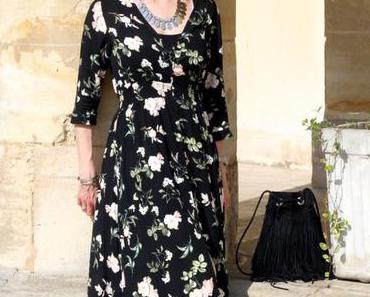 Collier plastron et robe longue