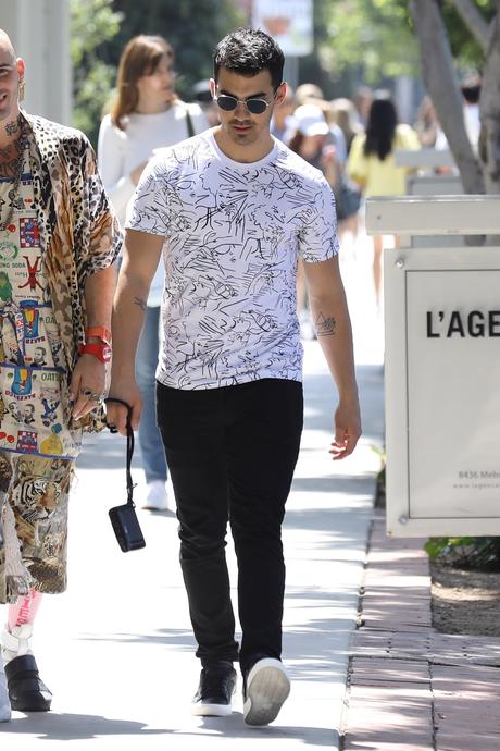 STYLE : Joe Jonas in Kenzo t-shirt