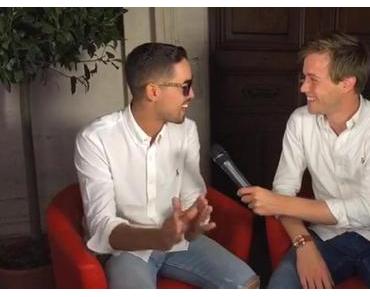 STYLE : Classe, décontractée, indémodable, une chemise blanche comme Lartiste et Baptiste Mathon