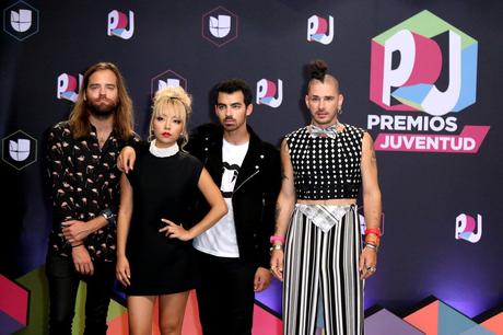 STYLE : Jack Lawless (DNCE) likes the flamingos