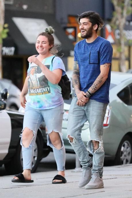 STYLE : Zayn in West Hollywood with a Nike tee