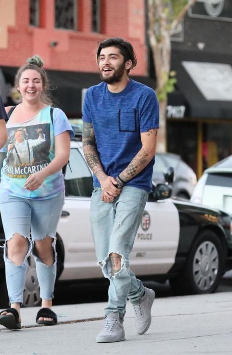 STYLE : Zayn in West Hollywood with a Nike tee