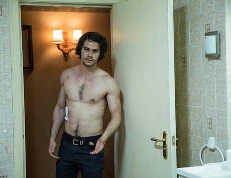 SEXY : Dylan O’Brien is a shirtless american assassin