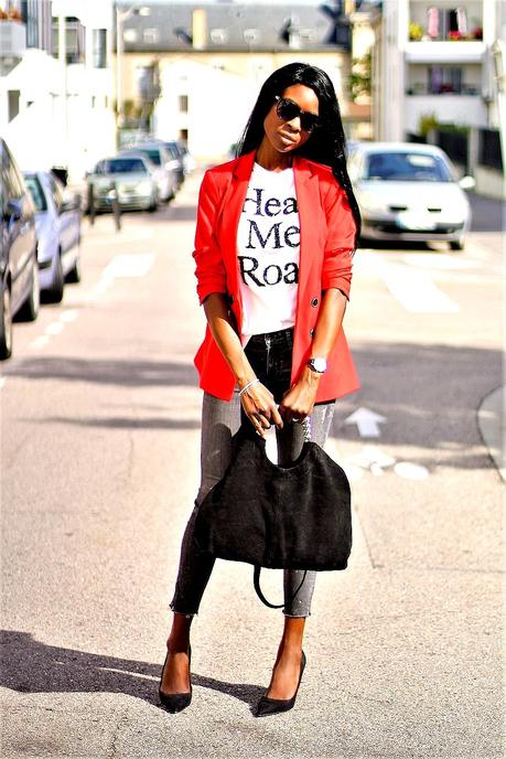 sac-cabas-daim-escarpins-pointus-blazer-rouge-t-shirt-imprime