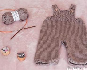 Petite salopette en tricot