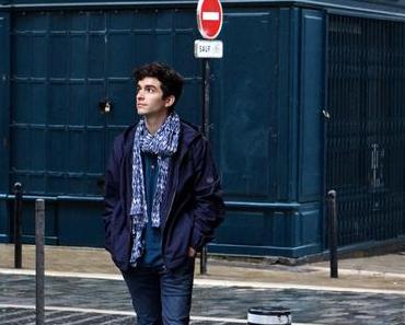 Un look bleu pour un printemps à double tranchant