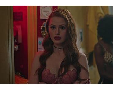 RIVERDALE : Cheryl wearing a sexy bra in s3ep02