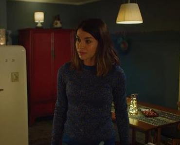 HOME FOR CHRISTMAS : Johanne’s blue Christmas sweater in S2E01