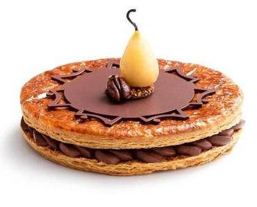 La Reine Belle Hélène présente sa galette des rois