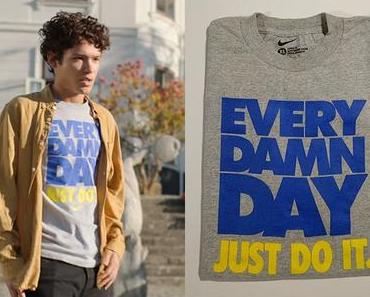 YOUNG ROYALS : Simon’s every damn day tee in S1E1