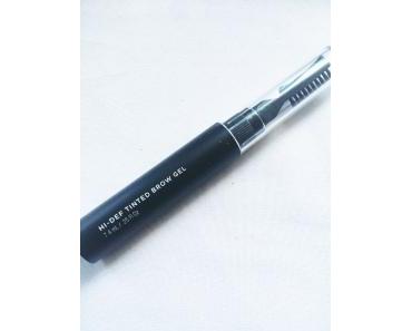 Sourcils : Comment les dompter en quelques secondes ?