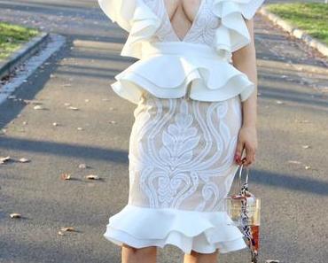La robe mi-longue blanche décolletée Prettylittlething