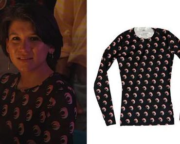 SMILEY : Patricia’s print blouse  in S1E01