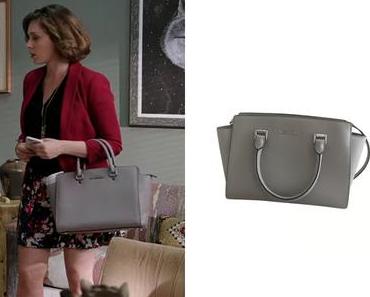Crazy Ex-Girlfriend : Rebecca’s grey handbag in S1E01