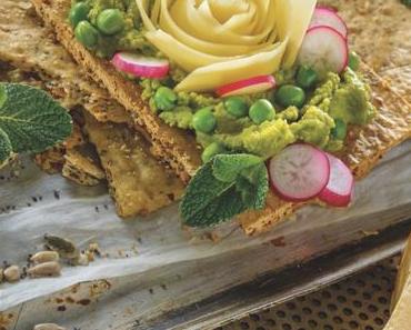 RECETTE : Crackers printaniers aux petits pois, aux radis et au Beaufort