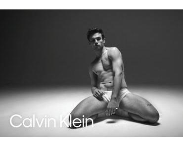 PRIDE : Brandon Flynn, égérie Calvin Klein